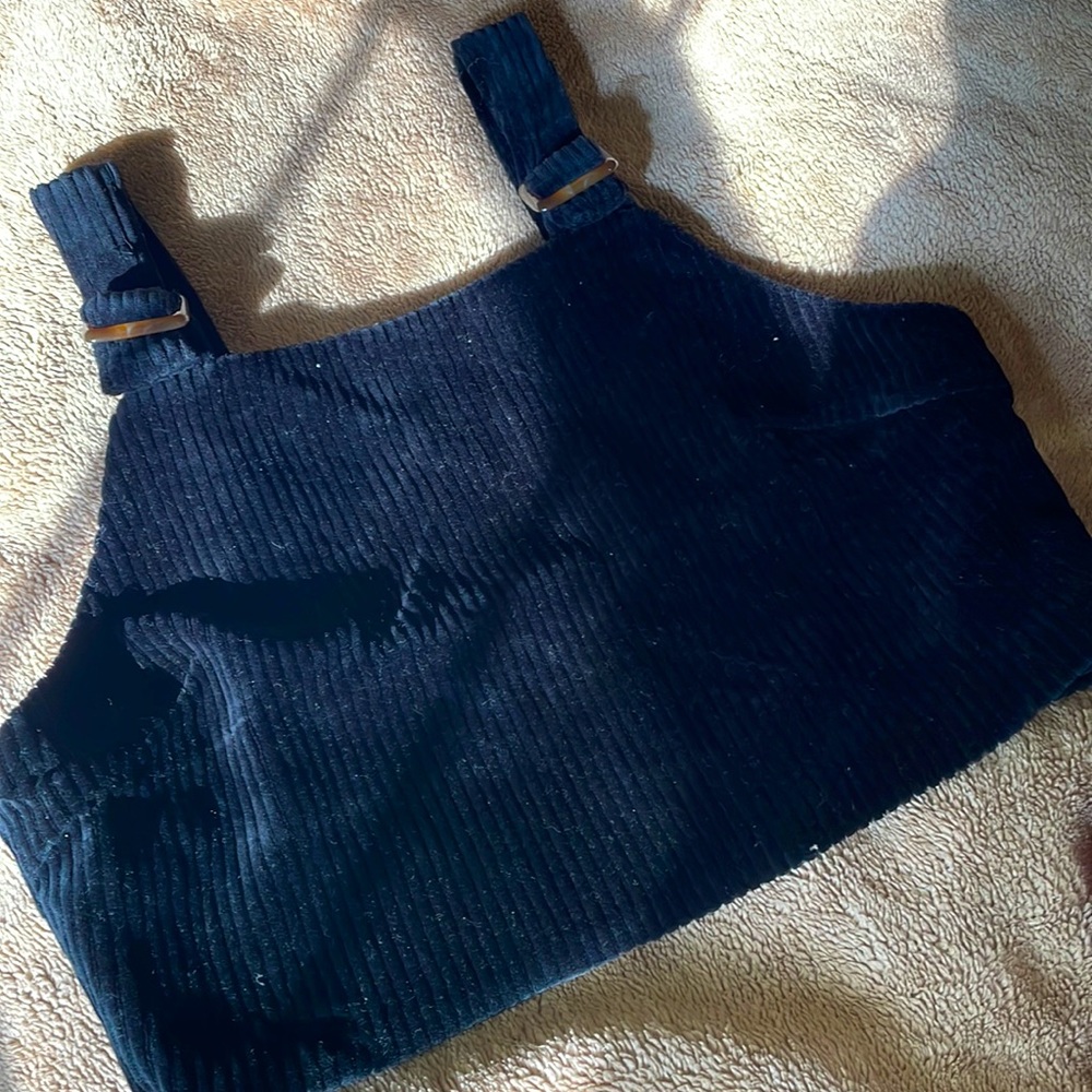 Black knit crop top 😍 NWT